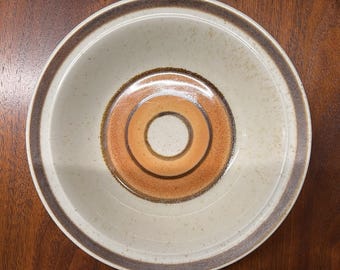 Tigelas Premiere Jeweltones Coral em grés japonês estilo meados do século, com manchas marrons e laranjas.