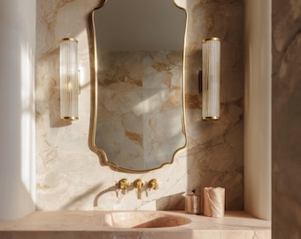 Elegante espejo de latón con bordes festoneados – Espejo de pared marroquí hecho a mano para tocador y baño.