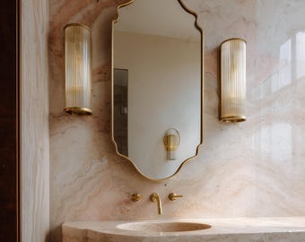 Espejo de latón con forma de escudo festoneado – Decoración de pared y tocador marroquí hecho a mano