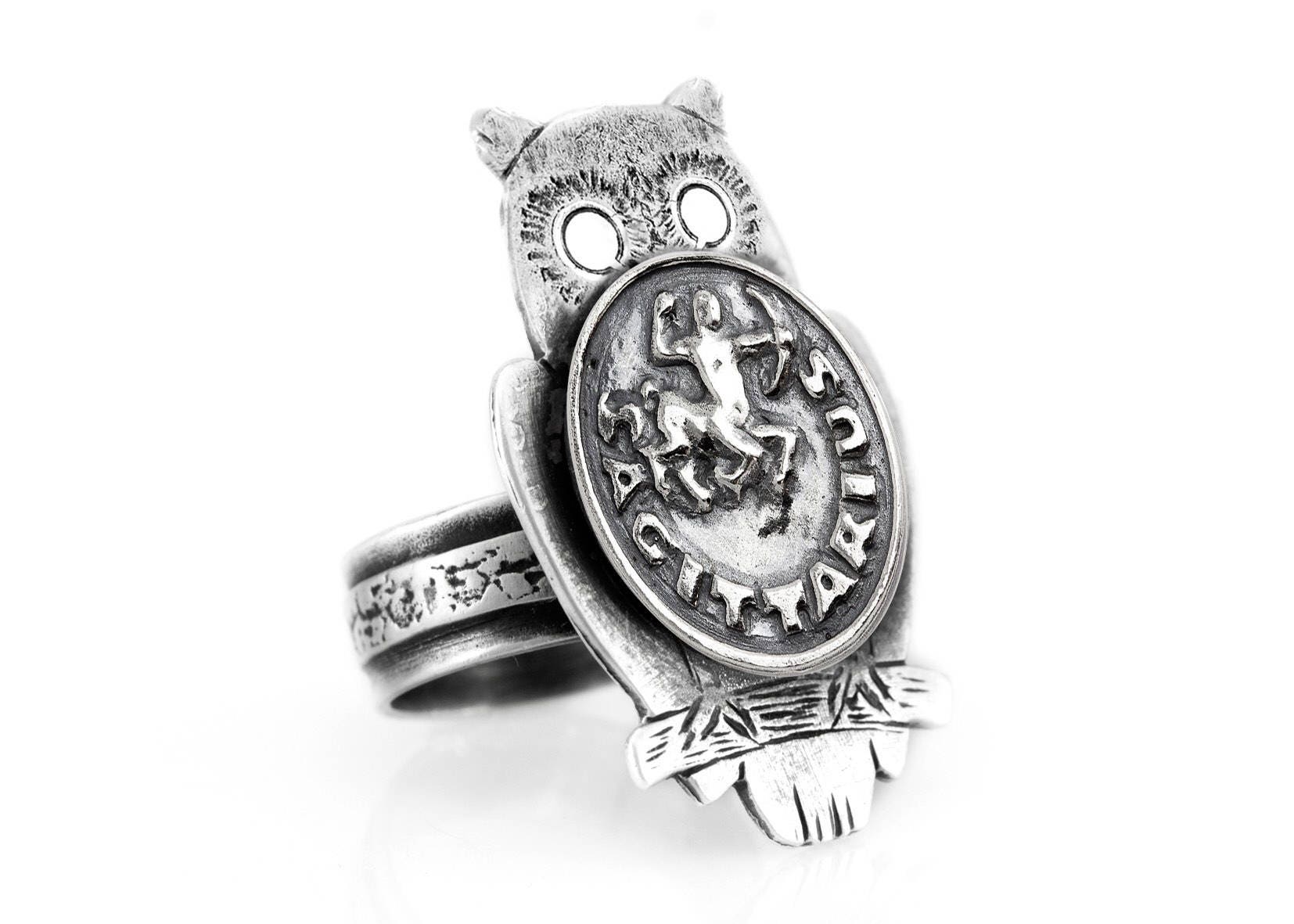 Coin ring with the Sagittarius coin medallion on owl
