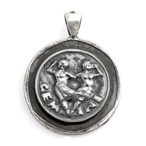 Gemini medaillon op oude 10 Sheqel munt van Israël - Handgemaakte sieraden -Noa tam munt sieraden -Unieke-Zodiac sieraden