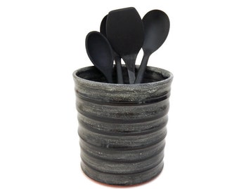 Crock para utensilios negro, carrito de cocina grande hecho a mano, soporte para utensilios de cerámica negro/gris