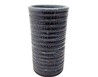 Jarrón negro cilíndrico grande, jarrón negro y gris con rayas talladas texturizadas