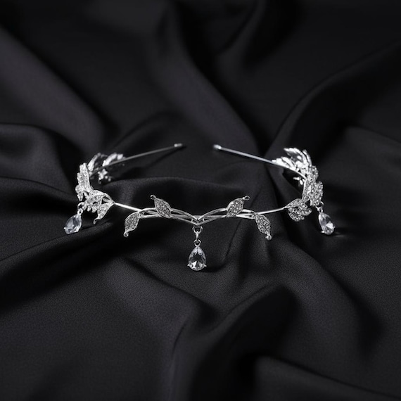 Elegant Silver Leaf and Crystal Drop Bridal Tiara – Nature  display picture 1