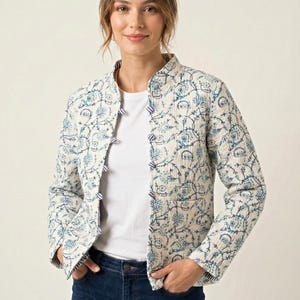 レディースハンドブロックプリントキルティングコットンジャケット｜ブルーフローラルプリントジャケット｜軽量フローラルインドジャケット｜カジュアルレイヤードコート