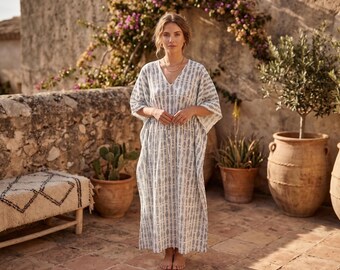 Handblock graues Fisch Druck Kaftan Kleid, Boho Maxi Kaftan mit V-Ausschnitt, Relaxed Fit, Erdiges Braun & Fließendes Sommer Strandresort Tragen |