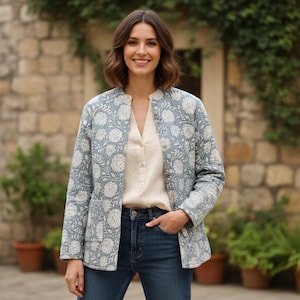 Veste bleue à fleurs, Blazer léger à imprimé botanique pour femme, Veste fabriquée à la main à fleurs, Vêtements d'extérieur modernes classiques pour femme|