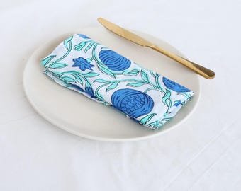 Tovagliolo di cotone stampato con motivo floreale blu / Decorazione da tavola riutilizzabile