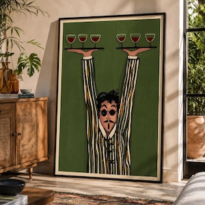 Könnte beinhalten: Ein gerahmter Kunstdruck mit einer stilisierten Illustration einer Person mit dunklem Haar und runder Brille, die ein grün-weiß gestreiftes Hemd trägt. Die Person hält zwei schwarze Tabletts über dem Kopf, auf denen jeweils drei Gläser Rotwein stehen.