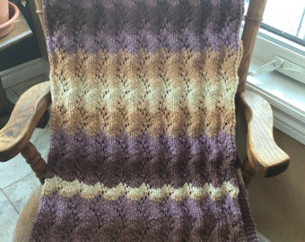 Seashell hand knit afghan 45 x 56