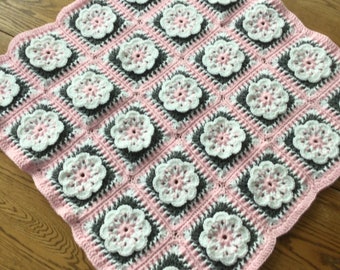 New crocheted flower afghan or lapghan