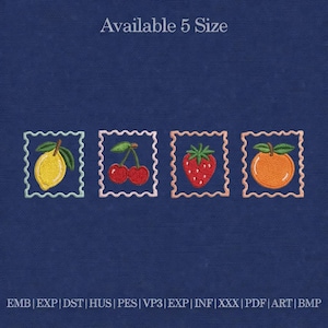 Puede incluir: Diseños de frutas bordados sobre un fondo azul marino. Los diseños incluyen un limón, cerezas, una fresa y una naranja, cada uno dentro de un marco similar a un sello postal. El texto en la parte superior dice "Available 5 Size".