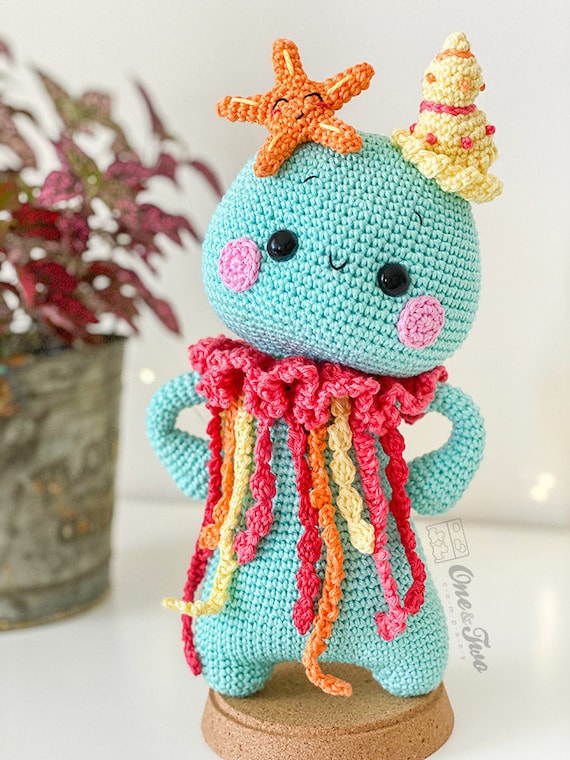 KIT CROCHET Amigurumi Ellis la méduse Version bleue Conception une