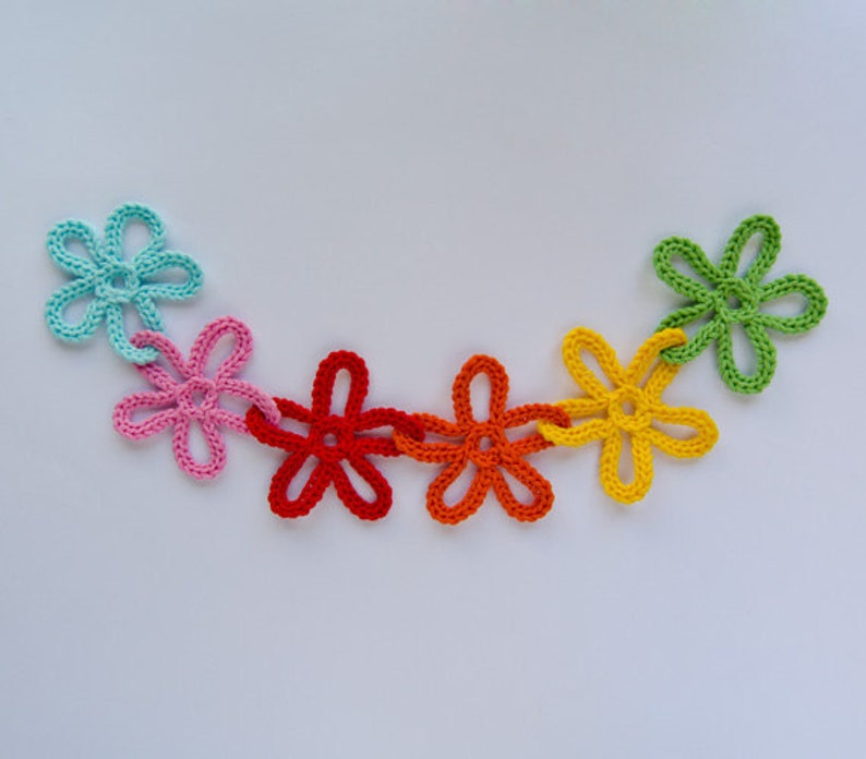 Garland of Colorful Flowers PDF Crochet Pattern PHOTOTUTORIAL Instant Download Home Decor Crochet Garland Christmas Ornament image 1