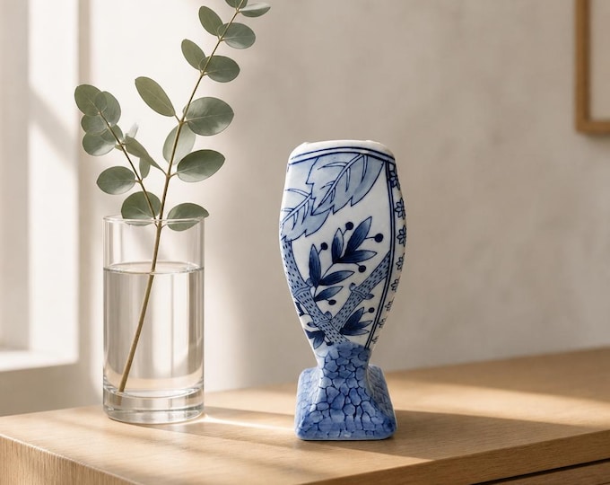Chinese cobalt blue and white porcelain vase 11”