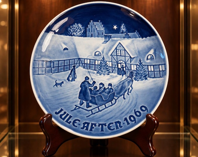 Vintage Bing & Grondahl “Arrival of Christmas Guests” 1969 numbered holiday plate