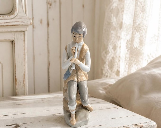 Vintage Casades Spanish porcelain man playing flute figurine 7.5” x 3”
