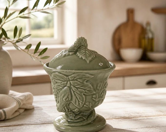 Vintage Celadon Green Ceramic Jar: Leaf Lizard Detail, Porto (6" x 4.5")