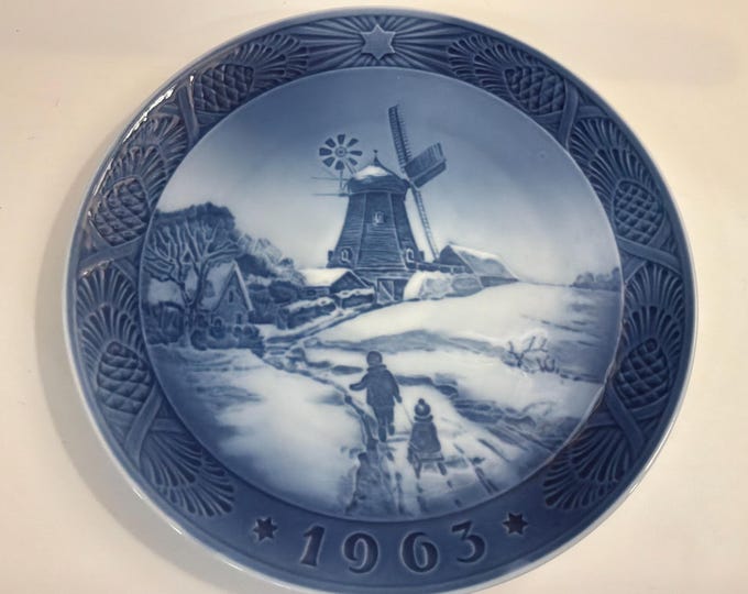 Vintage Royal Copenhagen 1963 porcelain holiday plate “Windmill” 7.5”