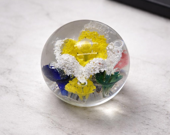 Vintage hand blown floral and controlled bubble art glass paperweight 3.5” x 4”