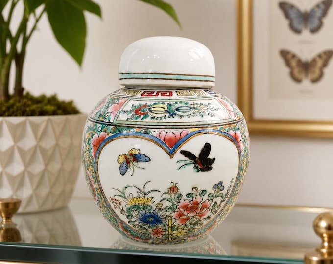 Vintage Chinese famille rose porcelain ginger jar 6.5” x 5”