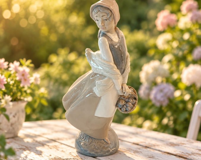 Vintage Lladro Nao “Graceful” windswept retired figurine 9” x 5”