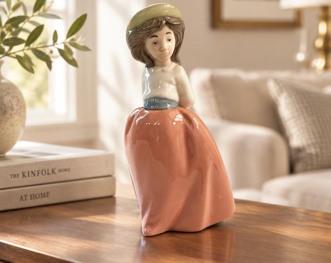 Vintage “Girl on a placid walk” Lladro Nao Spanish porcelain figurine #1291