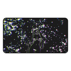 Może przedstawiać: Czarna prostokątna podkładka pod mysz z neonowo-zielonym i fioletowym wzorem glitch art. Projekt zawiera stylizowaną postać kobiety z długimi włosami i rozmytą twarzą, na ciemnym tle z rozproszonymi kolorowymi kropkami.