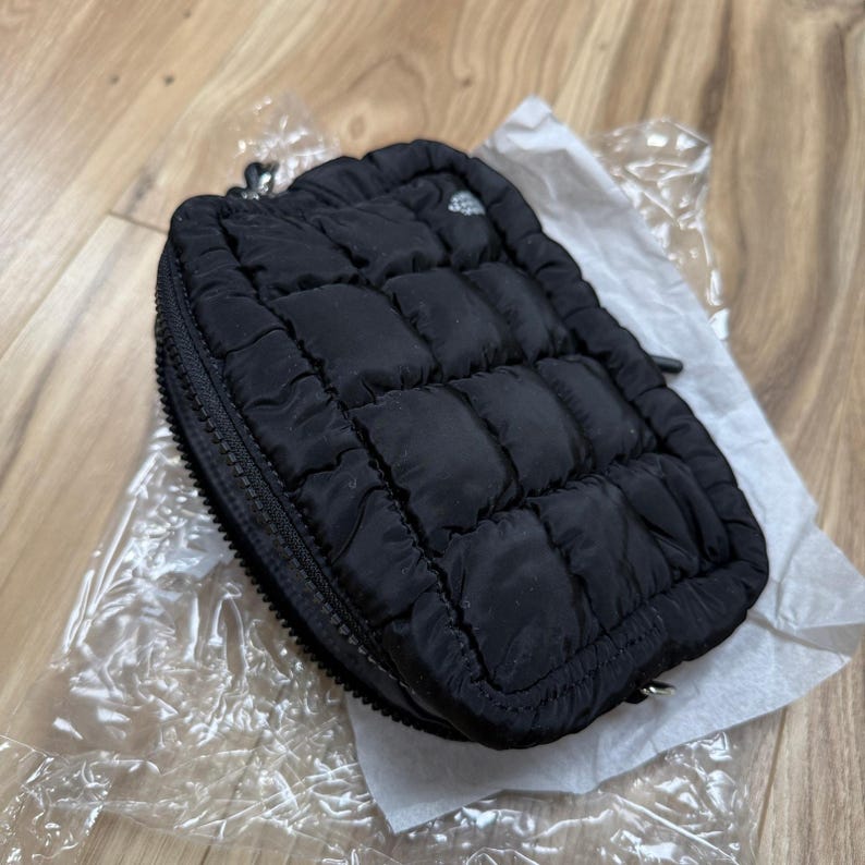 FP Movement Quilted Mini Case Zip Pouch Bag | Black | Ripstop Lining Lightweight bild 13