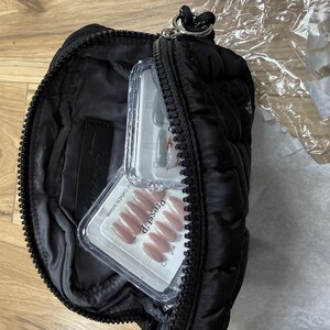 FP Movement Quilted Mini Case Zip Pouch Bag | Black | Ripstop Lining Lightweight bild 15