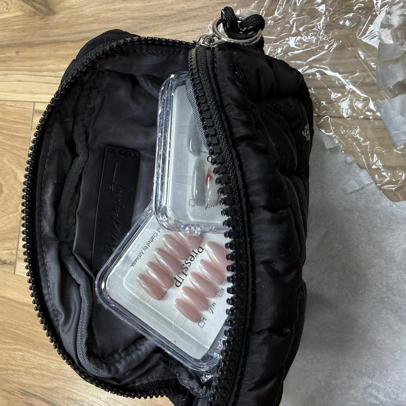 FP Movement Quilted Mini Case Zip Pouch Bag | Black | Ripstop Lining Lightweight bild 15