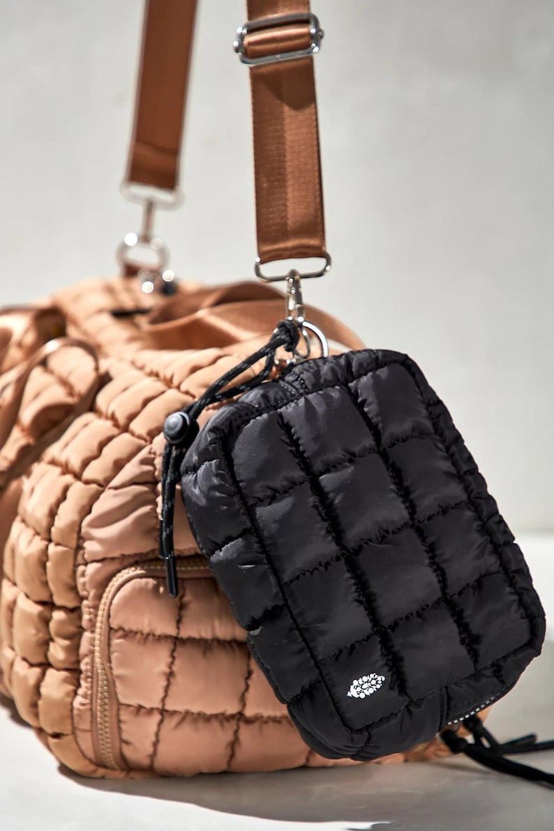 FP Movement Quilted Mini Case Zip Pouch Bag | Black | Ripstop Lining Lightweight bild 1