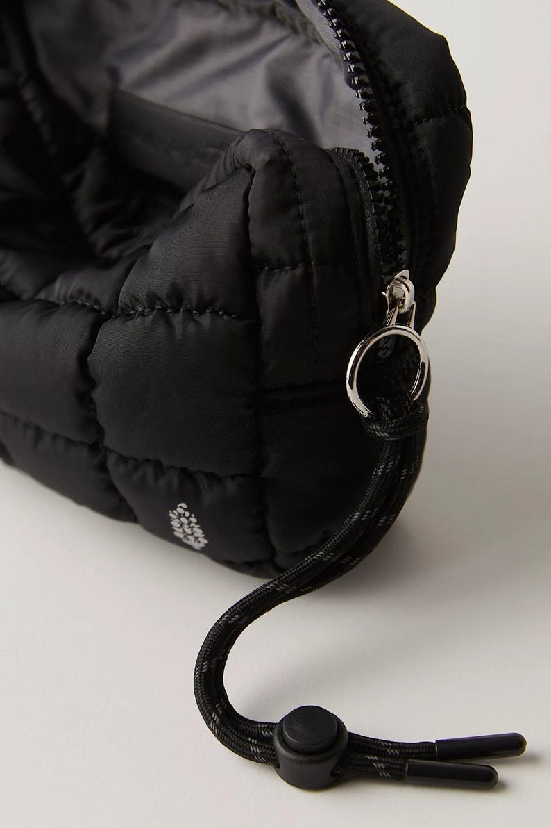 FP Movement Quilted Mini Case Zip Pouch Bag | Black | Ripstop Lining Lightweight bild 4