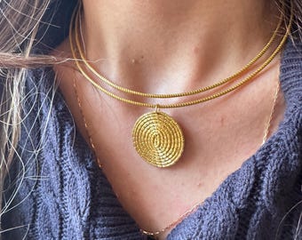 Golden Glow Necklace for Women – Handcrafted Round Pendant in Golden Grass mother gift