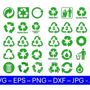 Può includere: Una raccolta di simboli e icone di riciclaggio verdi su sfondo bianco. L'immagine include simboli per carta, plastica, vetro e lattine, insieme a simboli di riciclaggio numerati e la parola "RECYCLE". La parte inferiore dell'immagine contiene il testo "SVG - EPS - PNG - DXF - JPG - AI".