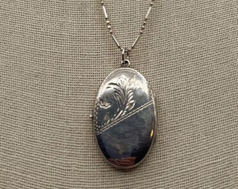 Vintage Sterling Silver Oval Locket Necklace | Engraved Floral Photo Locket, 21" Chain