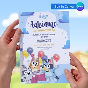 Puede incluir: Una invitación de cumpleaños azul claro con los personajes de Bluey. La invitación incluye el nombre "Adriano", la edad "6", la fecha, la hora, la dirección y la información de RSVP. La tarjeta está decorada con globos de colores e ilustraciones de personajes.
