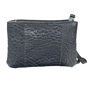 Bolso de mano pequeño AmeriLeather de piel granulada negra con cierre de cremallera, 4" x 6".