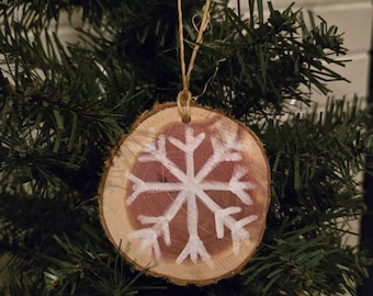 Adornos de cedro rojo (paquete de 10) con copos de nieve