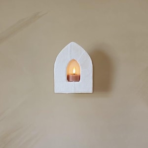 Nicho de gesso artesanal – Porta-velas decorativo de parede – Design orgânico para um ambiente acolhedor – Altar de gesso
