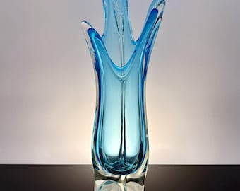 大型ターコイズガラス製花瓶／手吹きフリーフォーム／ミッドセンチュリーインテリア
