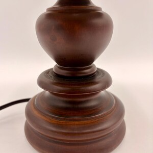 Lampada da tavolo vintage in legno / Paralume in tessuto con frange / Lampada da comodino fatta a mano / Arredamento retrò immagine 6