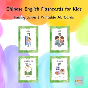 Op de afbeelding: Chinees-Engelse flashcards voor kinderen. De kaarten bevatten illustraties en Chinese karakters met Engelse vertalingen. De kaarten zijn gelabeld "Family Series" en zijn afdrukbare A5-kaarten. De kaarten tonen een deur, een boek, een raam en een bed.