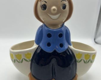 Studio Pottery Dutch Boy plantenbak. Gesigneerd en gedateerd.