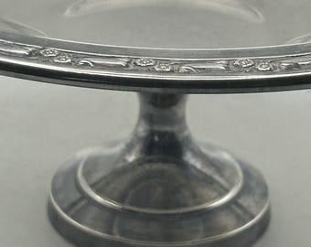 Plato de pedestal plateado ONEIDA Silversmiths con detalle de rosa en el borde, 7.25" x 4".
