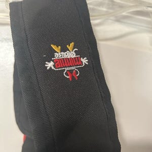Mochila Disney Minnie Mouse roja con lunares y orejas con lazo en el bolsillo delantero imagen 3
