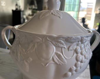 スープまたはグレービー用テリーヌ（磁器製）