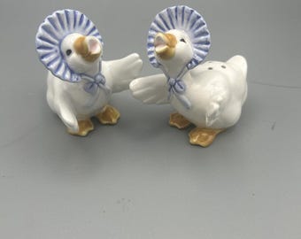 Salero y pimentero de porcelana vintage con forma de pato. De los años 80. ¡Qué monos!