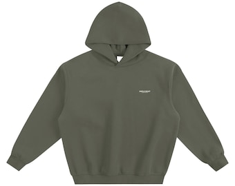 Sudadera con capucha de polar gris oscuro para hombre: sudadera cálida y pesada con un moderno corte cuadrado, una prenda esencial para el invierno.