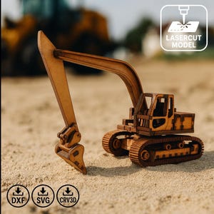 Puede incluir: Modelo de excavadora de madera con un diseño detallado, con cabina, orugas y brazo articulado. El modelo es de madera marrón claro y se muestra sobre una superficie arenosa. La imagen incluye el texto "LASERCUT MODEL".